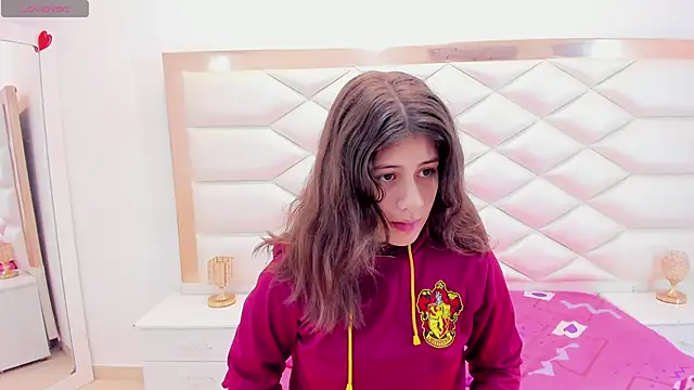 MiaQueen021 online show from 6, 3, 2025