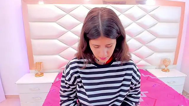 MiaQueen021 online show from 4, 3, 2025