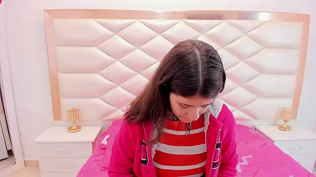 MiaQueen021 online show from 12, 3, 2025