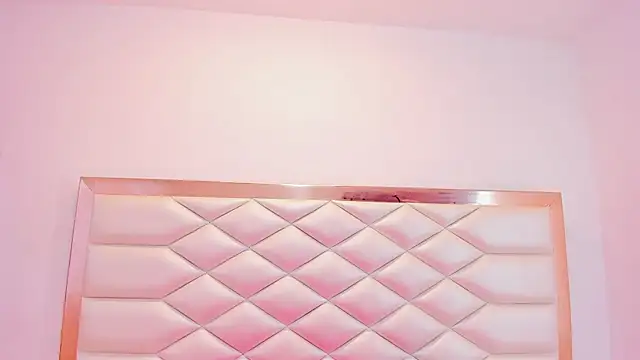 MiaQueen021 online show from 19, 3, 2025