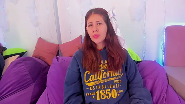 MiaQueen021 online show from 1, 10, 2025