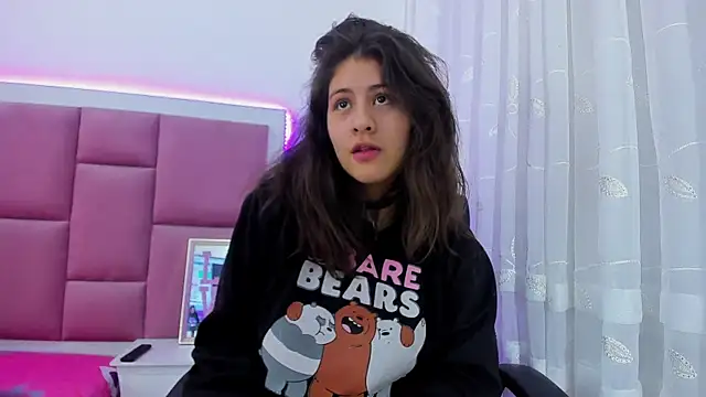 MiaQueen021 online show from 17, 3, 2025