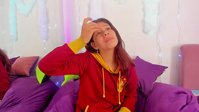 MiaQueen021 online show from 25, 9, 2025