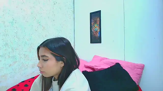 Rousse violett online show from 17, 3, 2025