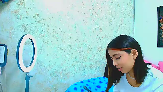 Rousse violett online show from 10, 3, 2025