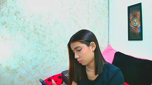 Rousse violett online show from 11, 3, 2025