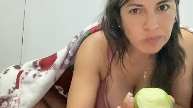 LunaBeya online show from 4, 11, 2025