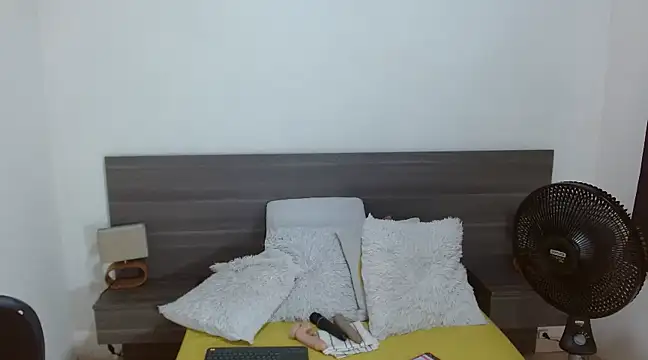 RAICHELLCOOPER1 online show from 26, 2, 2025