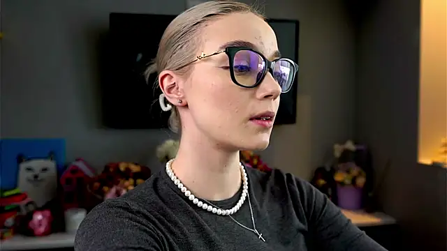 ileanacampbe online show from 3, 3, 2025