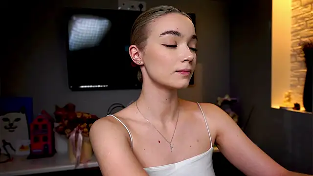 ileanacampbe online show from 3, 2, 2025