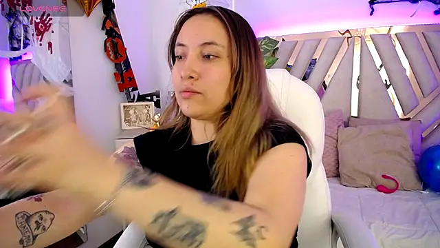 Snapshot of NyxAndria_1 chatting on 15, 10, 2025 NyxAndria 1 online show from 15, 10, 2025