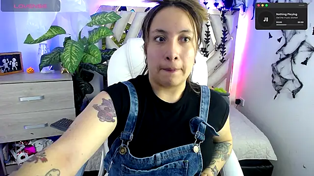 Snapshot of NyxAndria_1 chatting on 14, 11, 2025 NyxAndria 1 online show from 14, 11, 2025