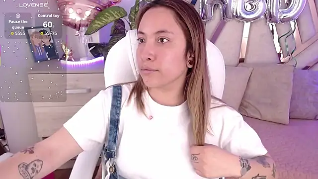 Snapshot of NyxAndria_1 chatting on 4, 10, 2025 NyxAndria 1 online show from 4, 10, 2025