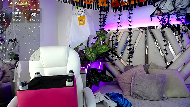 Snapshot of NyxAndria_1 chatting on 18, 10, 2025 NyxAndria 1 online show from 18, 10, 2025