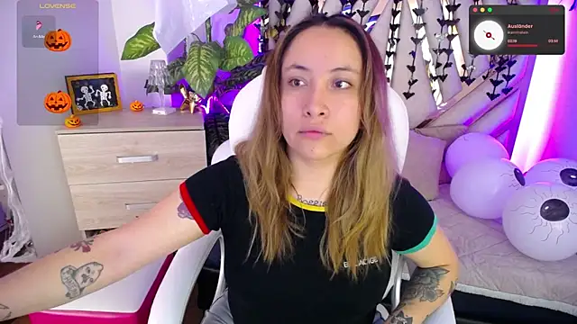 Snapshot of NyxAndria_1 chatting on 23, 10, 2025 NyxAndria 1 online show from 23, 10, 2025