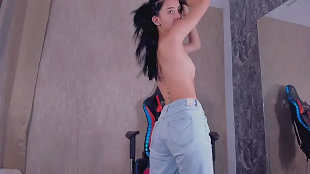 Snapshot of StefanyRousse chatting on 12, 11, 2025 StefanyRousse online show from 12, 11, 2025