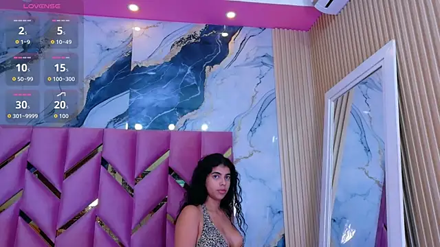 hotiergirl online show from 17, 12, 2025