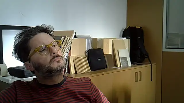 Snapshot of Cellino4 chatting on 30, 9, 2025 Cellino4 online show from 30, 9, 2025