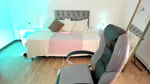  Daniela hot 1 online show from 8, 3, 2025