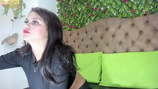 EmmySweett2 online show from 9, 9, 2025