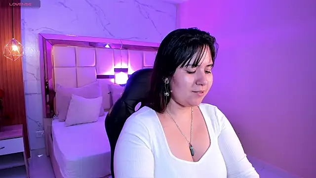 zoes milee online show from 14, 11, 2025