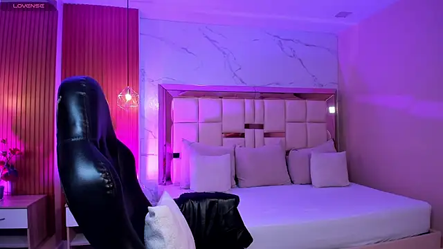 zoes milee online show from 15, 4, 2026