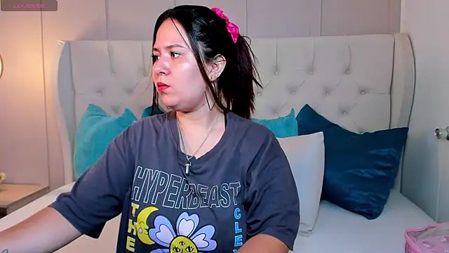 zoes milee online show from 17, 9, 2025