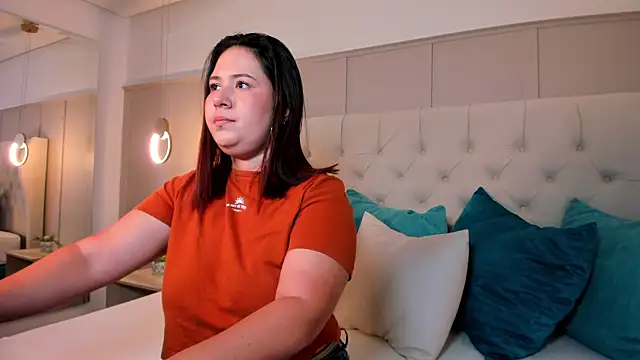 zoes milee online show from 15, 9, 2025