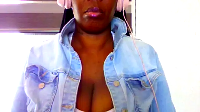 chocolatechipkukky85 online show from 29, 4, 2026