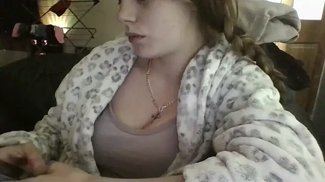 Snapshot of VioletxBlue chatting on 10, 6, 2026 VioletxBlue online show from 10, 6, 2026