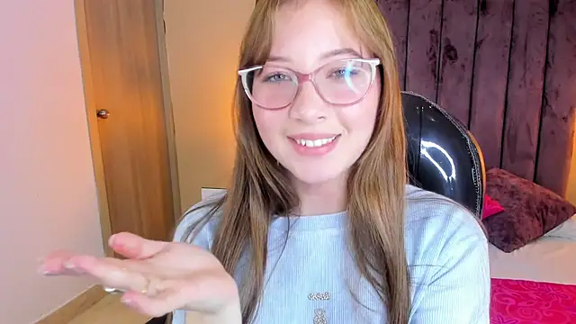 Dahlia Rousse online show from 23, 10, 2025