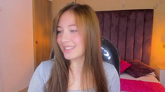 Dahlia Rousse online show from 15, 11, 2025