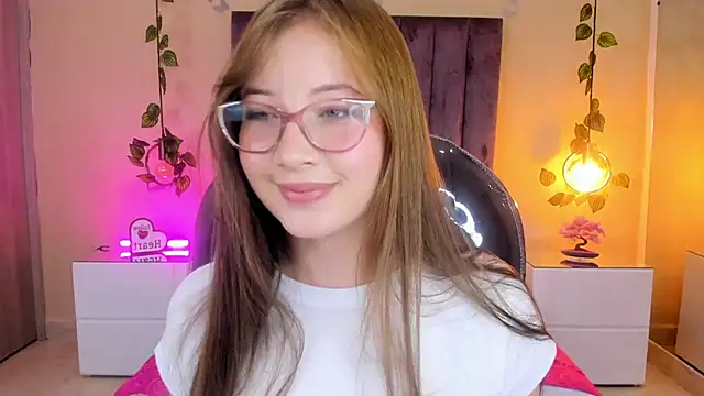 Dahlia Rousse online show from 4, 11, 2025