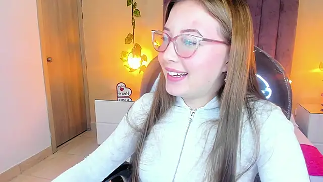 Dahlia Rousse online show from 28, 11, 2025