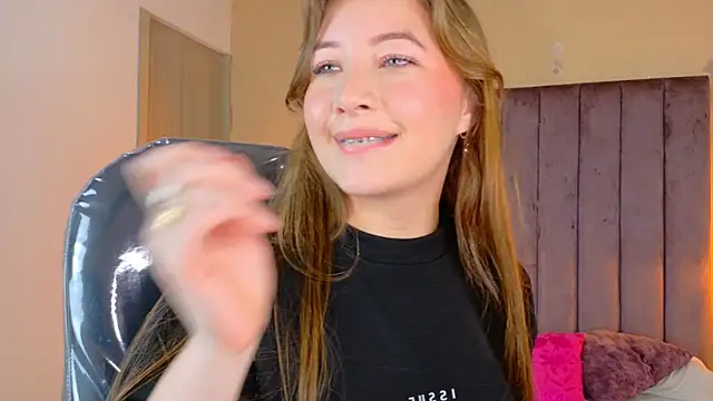 Dahlia Rousse online show from 23, 4, 2026