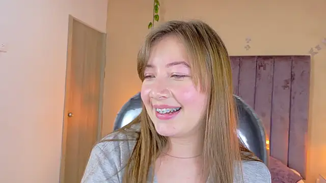 Dahlia Rousse online show from 5, 3, 2026