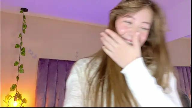 Dahlia Rousse online show from 31, 3, 2026