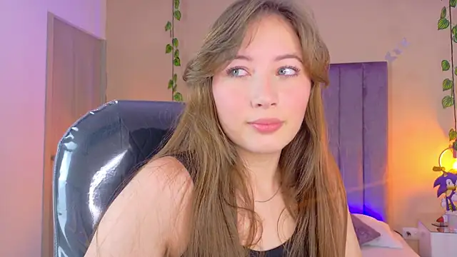 Dahlia Rousse online show from 17, 4, 2026