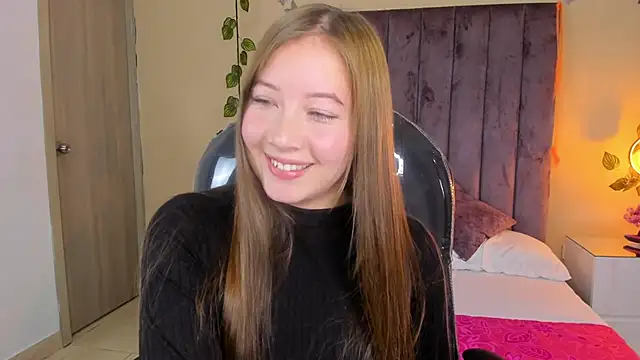 Dahlia Rousse online show from 18, 10, 2025