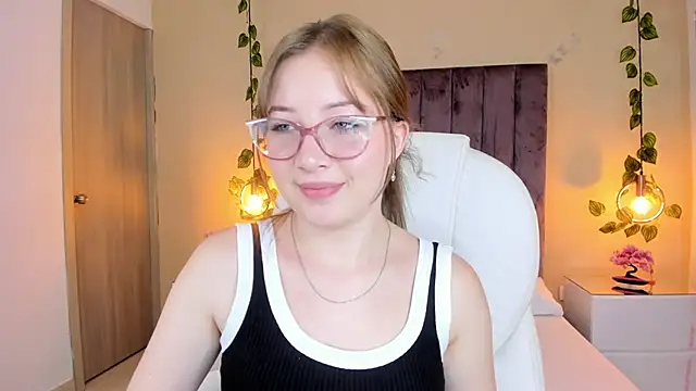 Dahlia Rousse online show from 27, 9, 2025