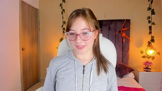 Dahlia Rousse online show from 10, 10, 2025