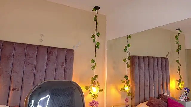 Dahlia Rousse online show from 18, 2, 2026