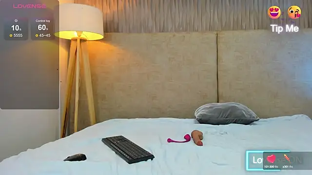 taylorsmiiith  online show from 26, 2, 2025