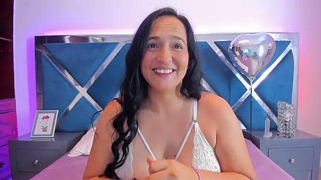 LucineArias online show from 4, 3, 2025