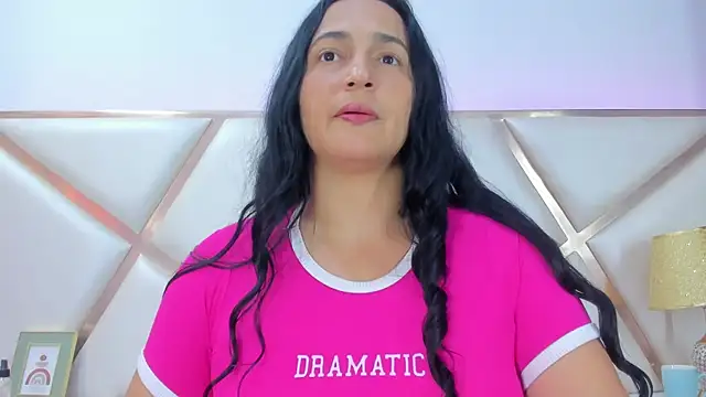 LucineArias online show from 17, 2, 2025