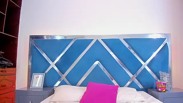 LucineArias online show from 31, 10, 2025