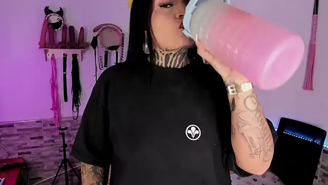 Snapshot of amyswallow7 chatting on 5, 2, 2026 amyswallow7 online show from 5, 2, 2026