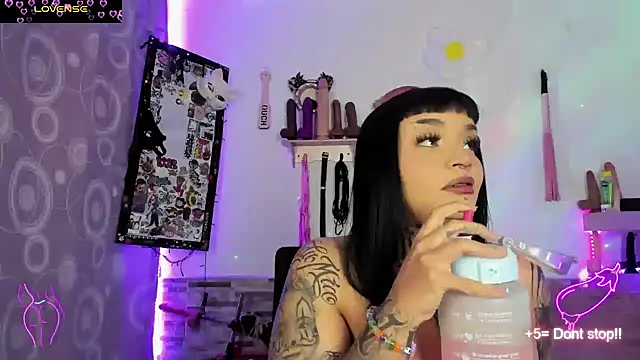 Snapshot of amyswallow7 chatting on 28, 3, 2026 amyswallow7 online show from 28, 3, 2026