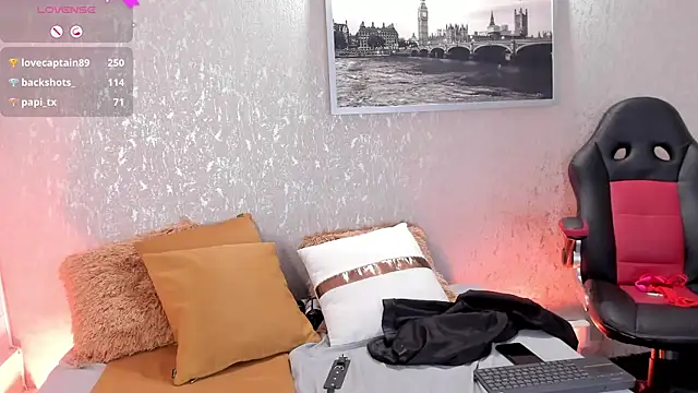 Luxury Woman online show from 18, 3, 2025