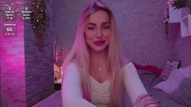 Mika Rayy online show from 28, 9, 2025